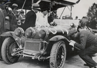 1930s，IP为法拉利研发第一款发动机油