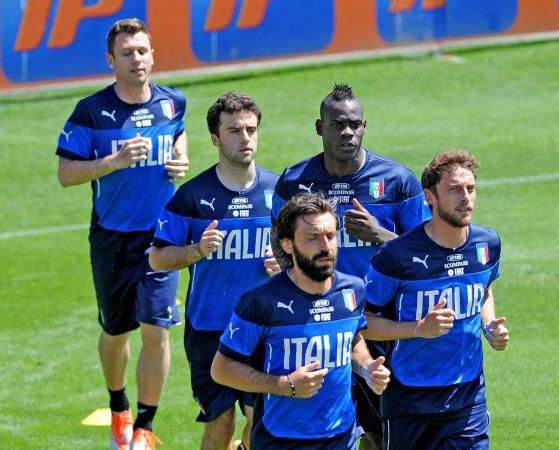 【精彩回顾】意大利昨日进行第一次集训 巴神表情严肃备战世界杯